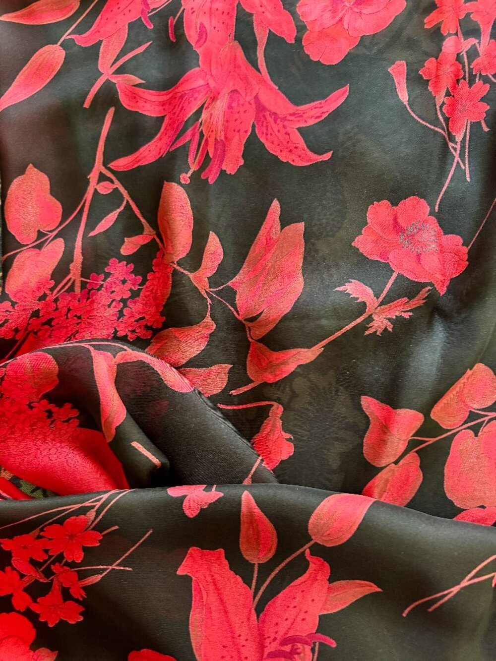 Red and Black Silk Valentino Floral Scarf in Original Box - Picture 9 of 13